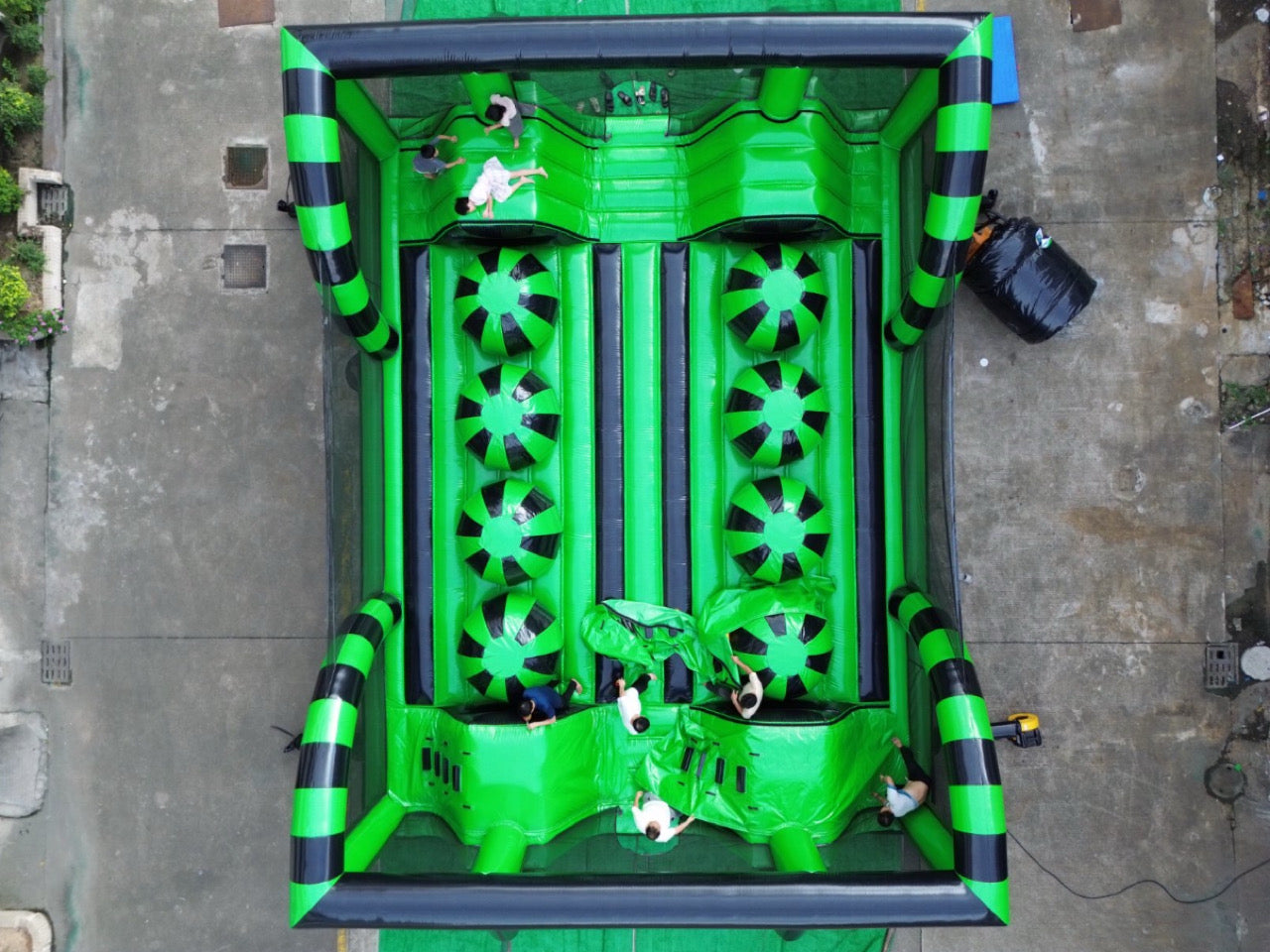 Giant inflatable obstacle trampoline