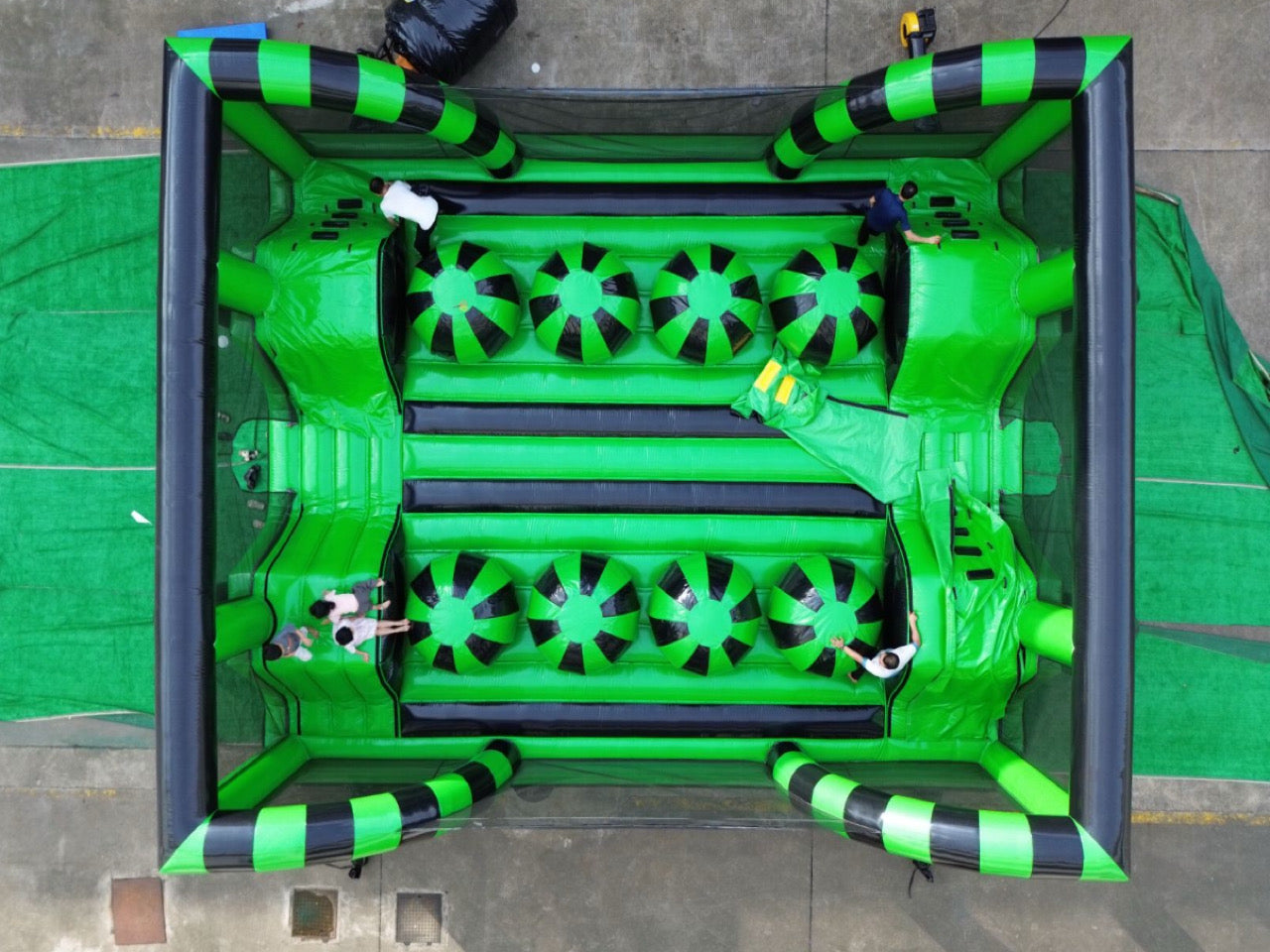 Giant inflatable obstacle trampoline