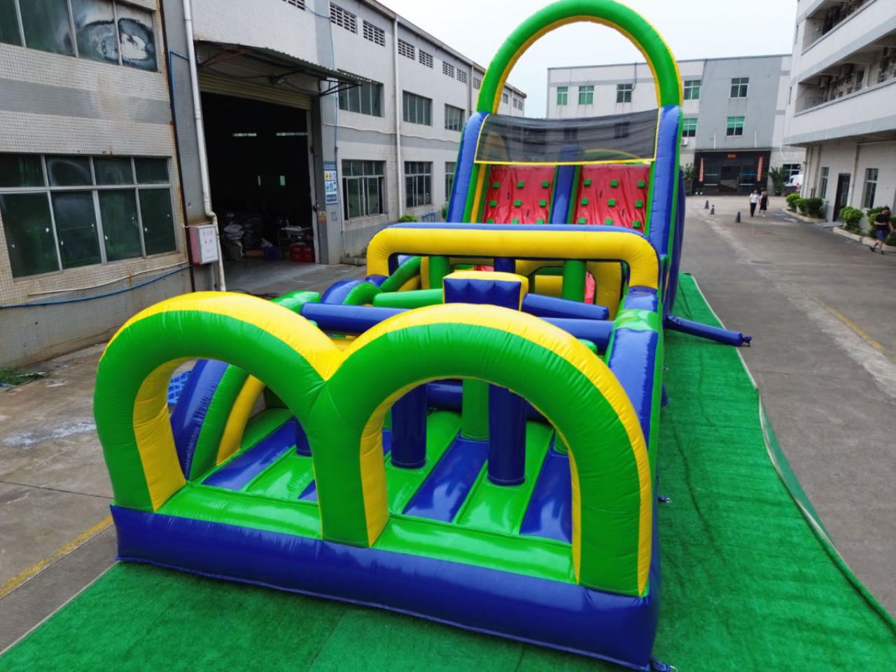 Giant inflatable obstacle course