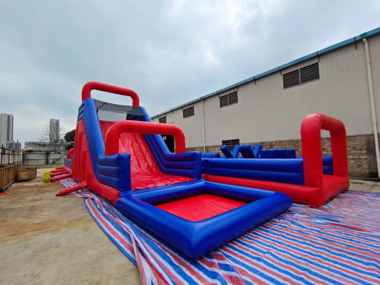 Giant inflatable obstacle clearance track